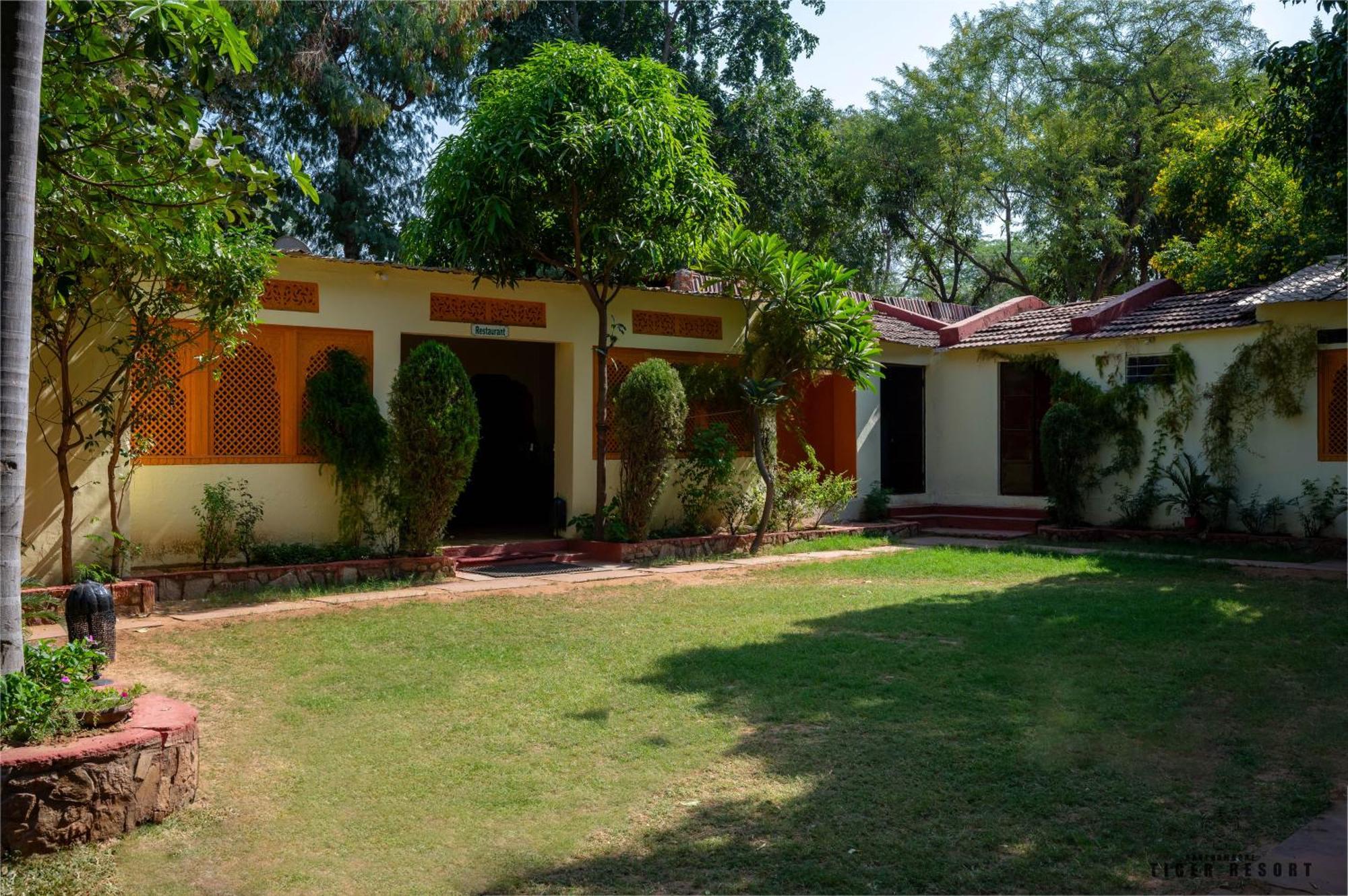 Ranthambore Tiger Resort Sawai Madhopur Exteriör bild